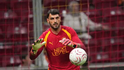 Galatasaray'dan Villarreal karşısında korkunç başlangıç: Taraftardan protesto, penaltı, kırmızı kart Galatasaray'dan Villarreal karşısında korkunç başlangıç: Taraftardan protesto, penaltı, kırmızı kart