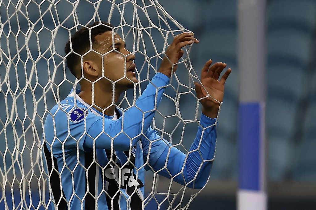 Genç ve golcü isim için pazarlık savaşı: Beşiktaş aradığı stoperi Güney Amerika’da buldu