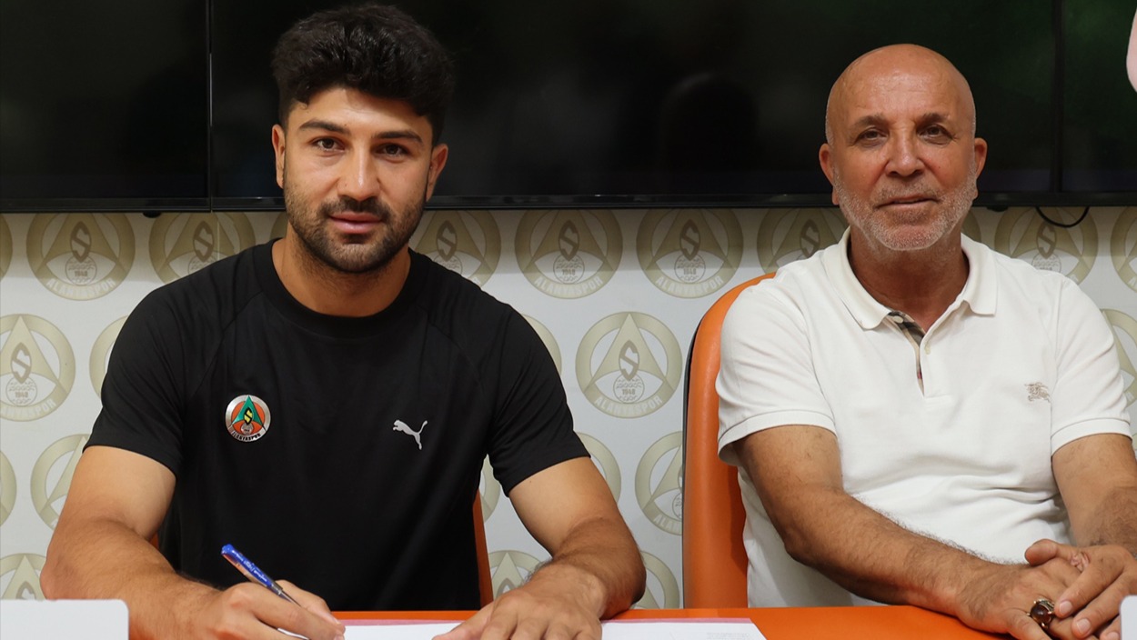 Alanyaspor'dan transfer şov: 4 imza birden