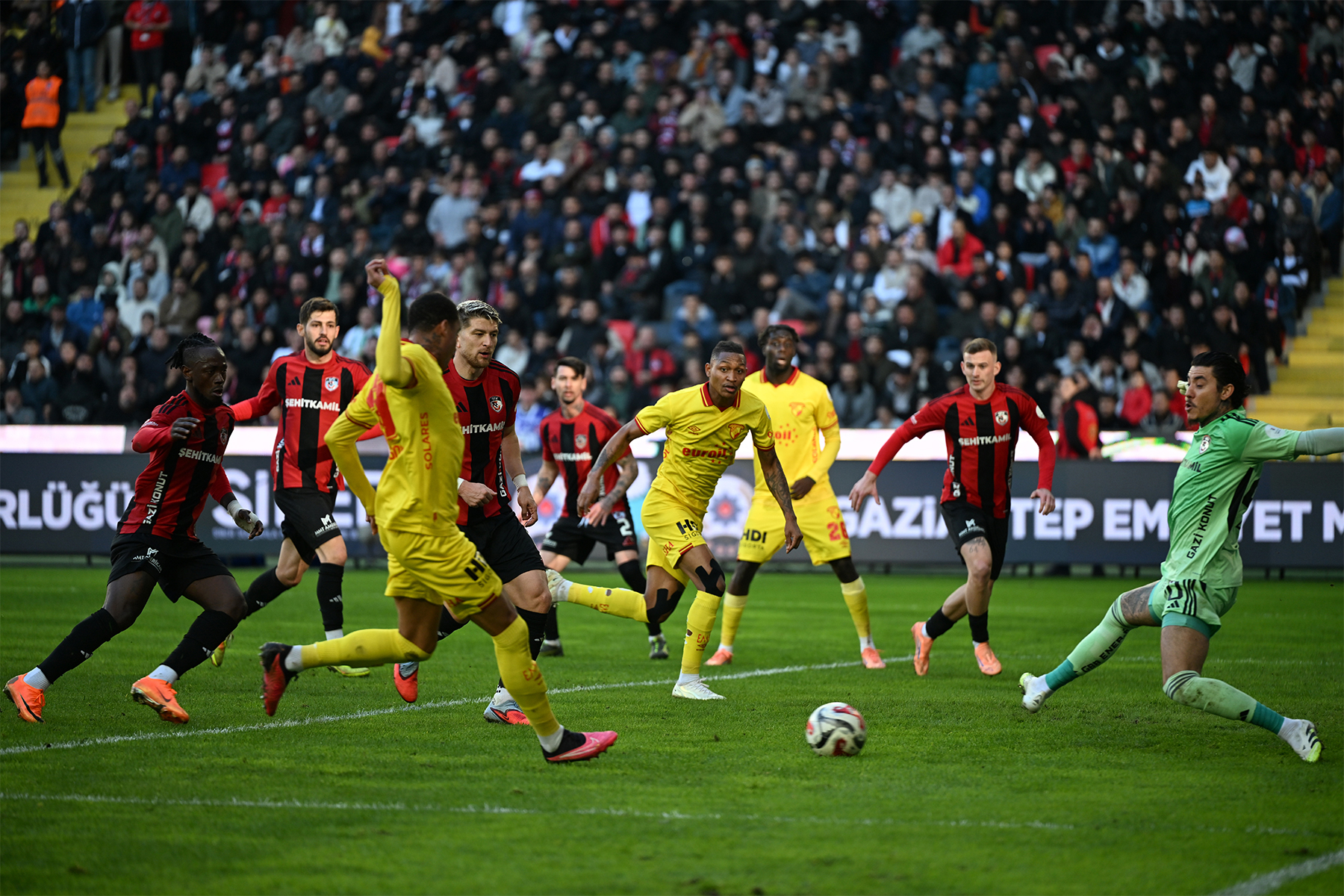 Göztepe, Gaziantep'te golcüsüyle kazandı