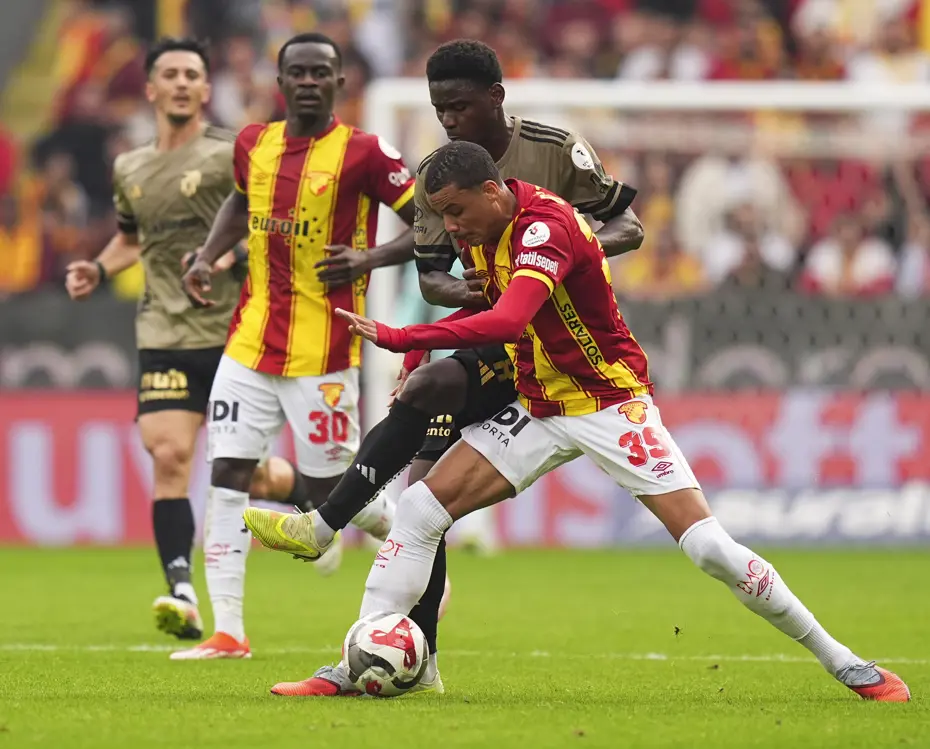 Galatasaray Kocaelisporlu orta saha için resmen devrede!