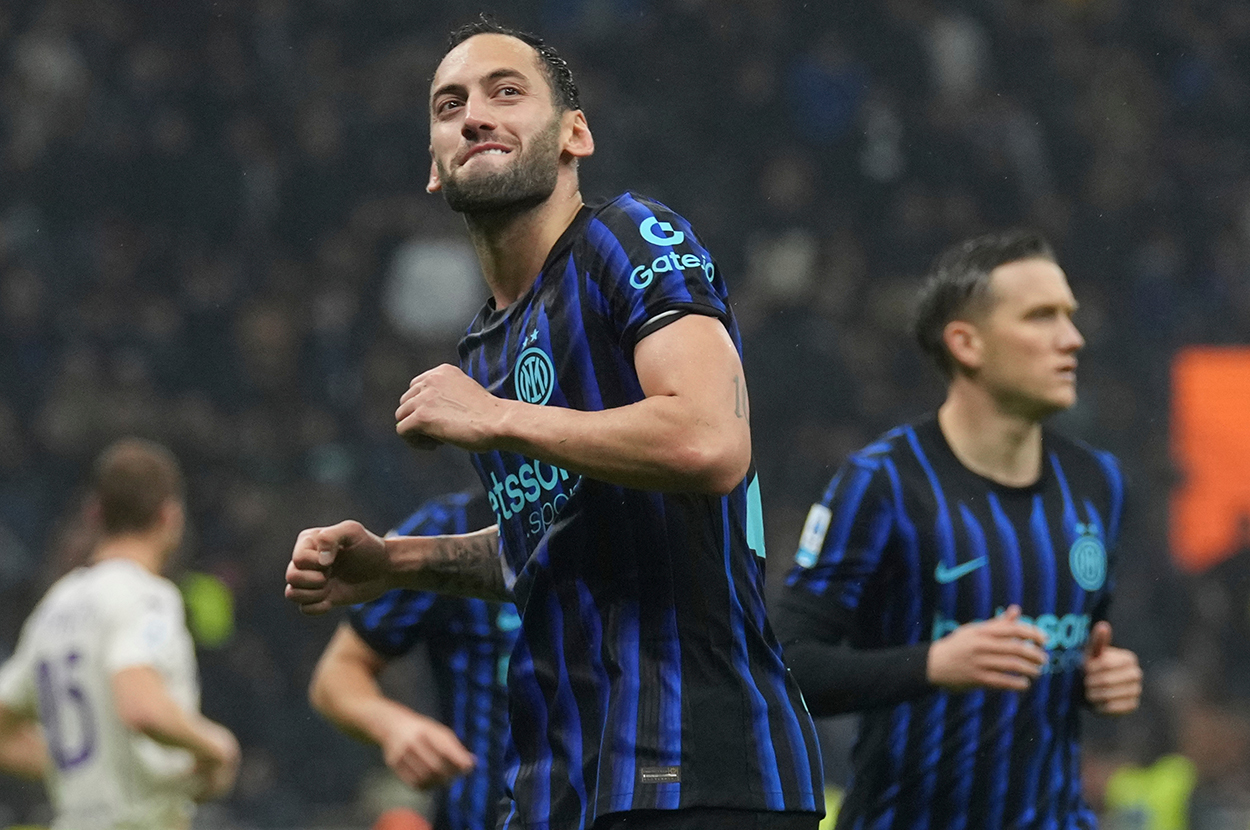 Hakan Çalhanoğlu golleriyle zirvede: Inter'de ayın futbolcusu oldu