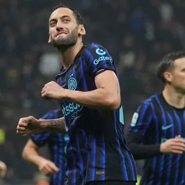 Hakan Çalhanoğlu golleriyle zirvede: Inter'de ayın futbolcusu oldu