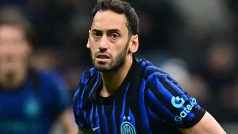 Hakan Çalhanoğlu transferinde flaş gelişme! Sözleşme detaylarını duyurdular