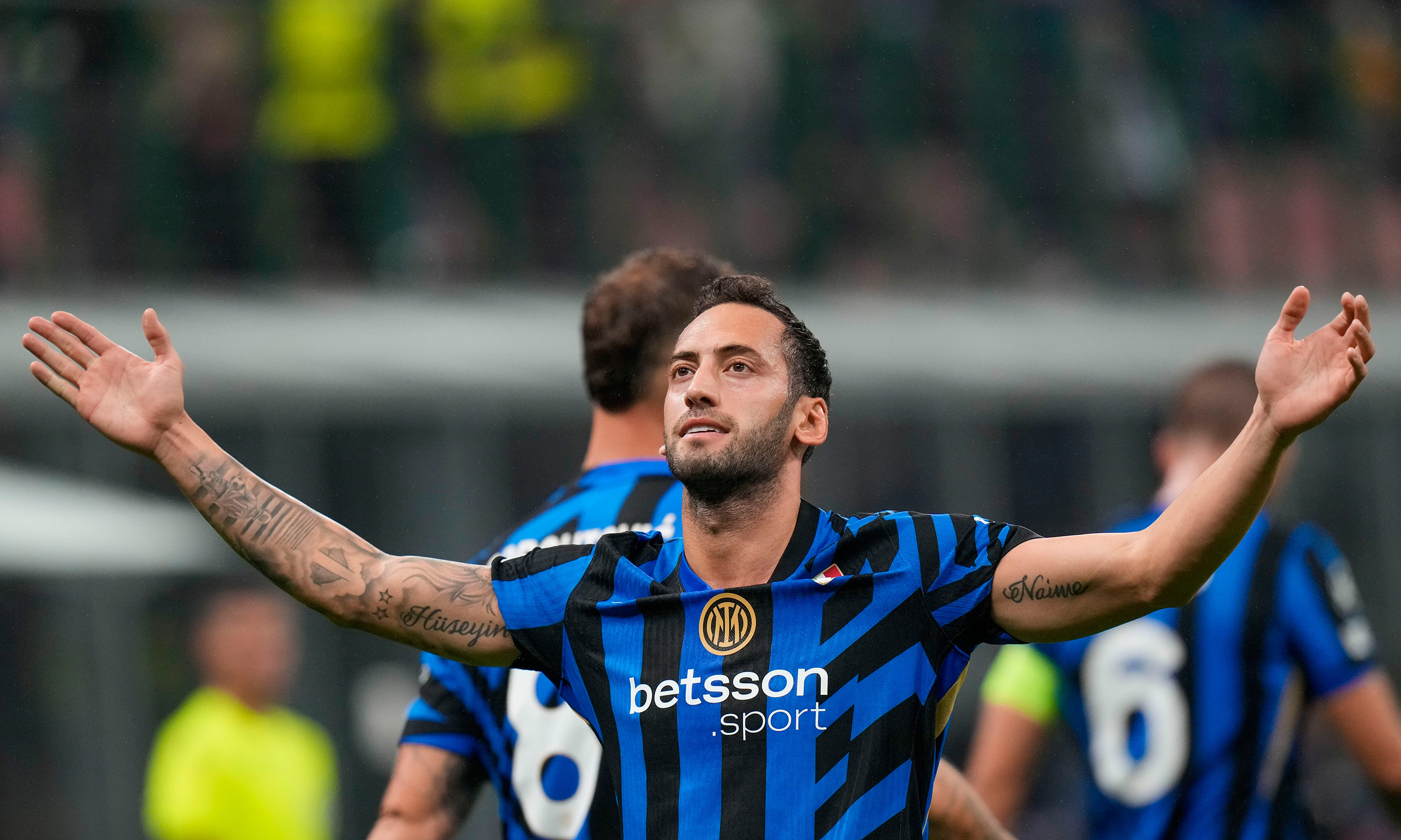 Inter'den Hakan Çalhanoğlu'na Vize: 'Sezon Sonu Biletin Hazır Paşam!'