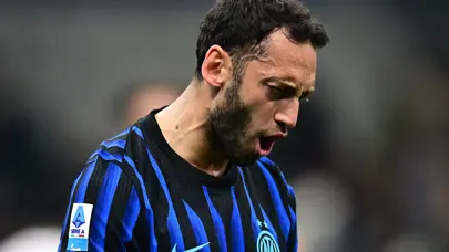 Galatasaray bu parayı ödeyip Hakan Çalhanoğlu'na parçalı formayı giydirecek! Galatasaray bu parayı ödeyip Hakan Çalhanoğlu'na parçalı formayı giydirecek!