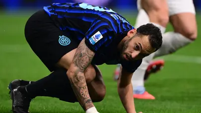 İtalya onu konuşuyor: Hakan Çalhanoğlu derbide takımını yaktı, aynı senaryoyu 2. kez yaşadı