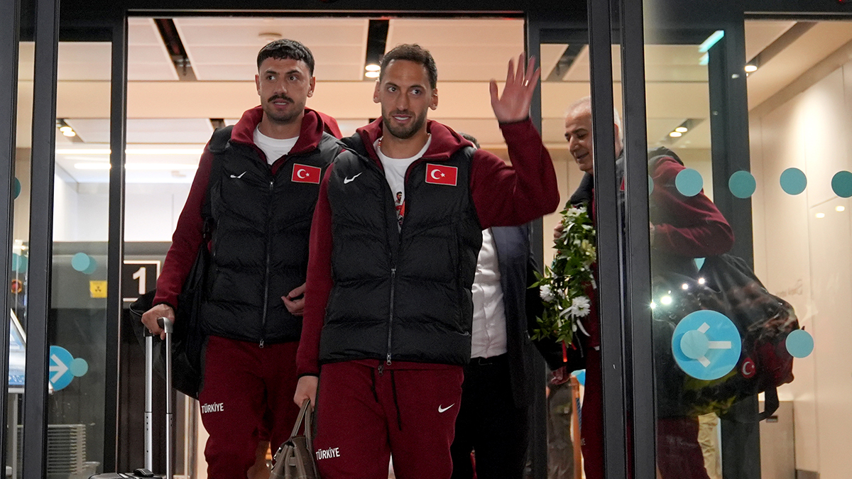 Yurda dönen A Milli Takım'a coşkulu karşılama