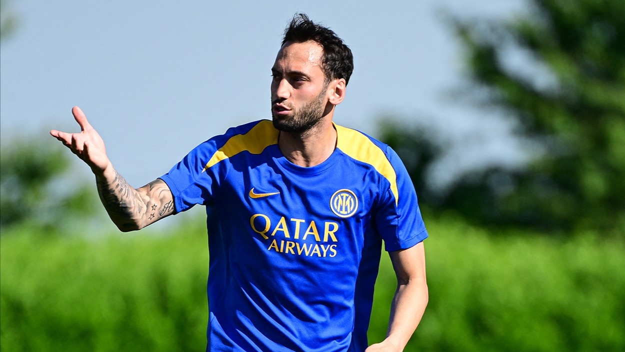 Inter'den orta sahada devrim: Hakan Çalhanoğlu'nun yerini yine Türk yıldızla dolduracaklar