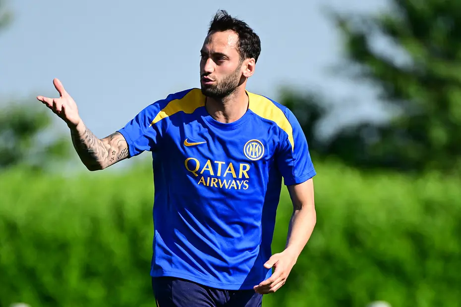 Fenerbahçe için Hakan Çalhanoğlu açıklandı: "Hazır" diyerek teklifi duyurdular - 2 Fenerbahçe için Hakan Çalhanoğlu açıklandı: "Hazır" diyerek teklifi duyurdular - 2