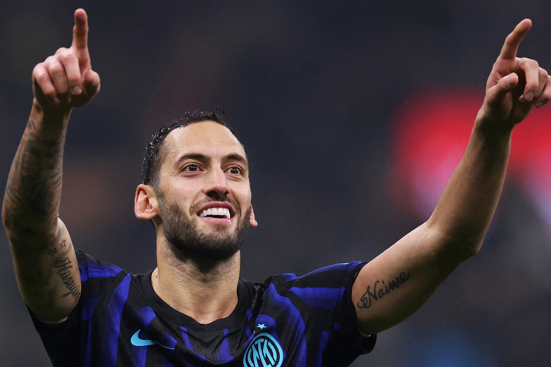 Hakan Çalhanoğlu İtalya'da manşetlerde: "En iyi" ödülüne aday 