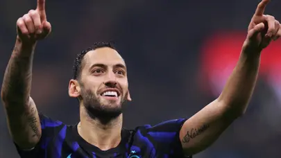 Hakan Çalhanoğlu İtalya'da manşetlerde: "En iyi" ödülüne aday Hakan Çalhanoğlu İtalya'da manşetlerde: "En iyi" ödülüne aday