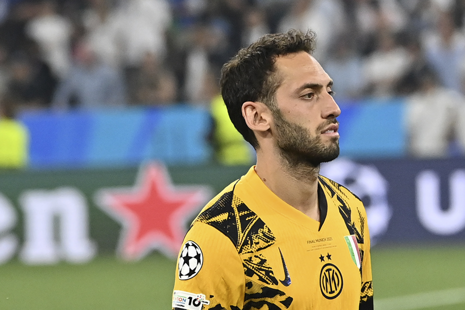 Fenerbahçe için Hakan Çalhanoğlu açıklandı: "Hazır" diyerek teklifi duyurdular - 3 Fenerbahçe için Hakan Çalhanoğlu açıklandı: "Hazır" diyerek teklifi duyurdular - 3