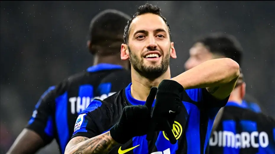 Galatasaray'dan Hakan Çalhanoğlu'na Türk futbolunda görülmemiş bonservis - 5 Galatasaray'dan Hakan Çalhanoğlu'na Türk futbolunda görülmemiş bonservis - 5