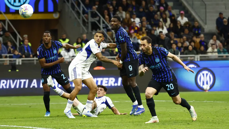 Hakan Çalhanoğlu tek başına yetti: Inter final biletini kaptı - 3