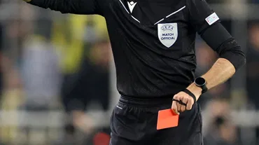 UEFA, hakemler için yeni kararını duyurdu: "Clear Line kullanıma sunuldu"