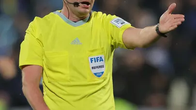 Derbiyi yabancı hakem mi yönetecek? Galatasaray-Fenerbahçe maçı için 2 isim ön planda Derbiyi yabancı hakem mi yönetecek? Galatasaray-Fenerbahçe maçı için 2 isim ön planda