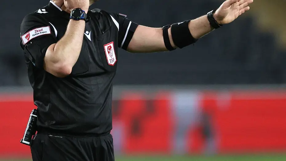 149 hakemin kariyeri resmen sona erdi! Artık maç yönetemeyecekler - 4
