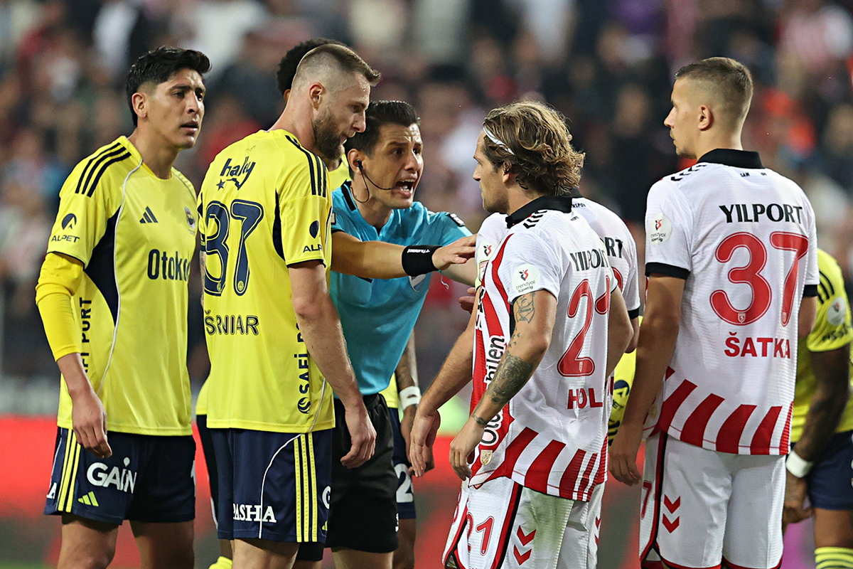 VAR kayıtları yayınlandı: İşte Samsunspor - Fenerbahçe maçında iptal edilen golün konuşmaları