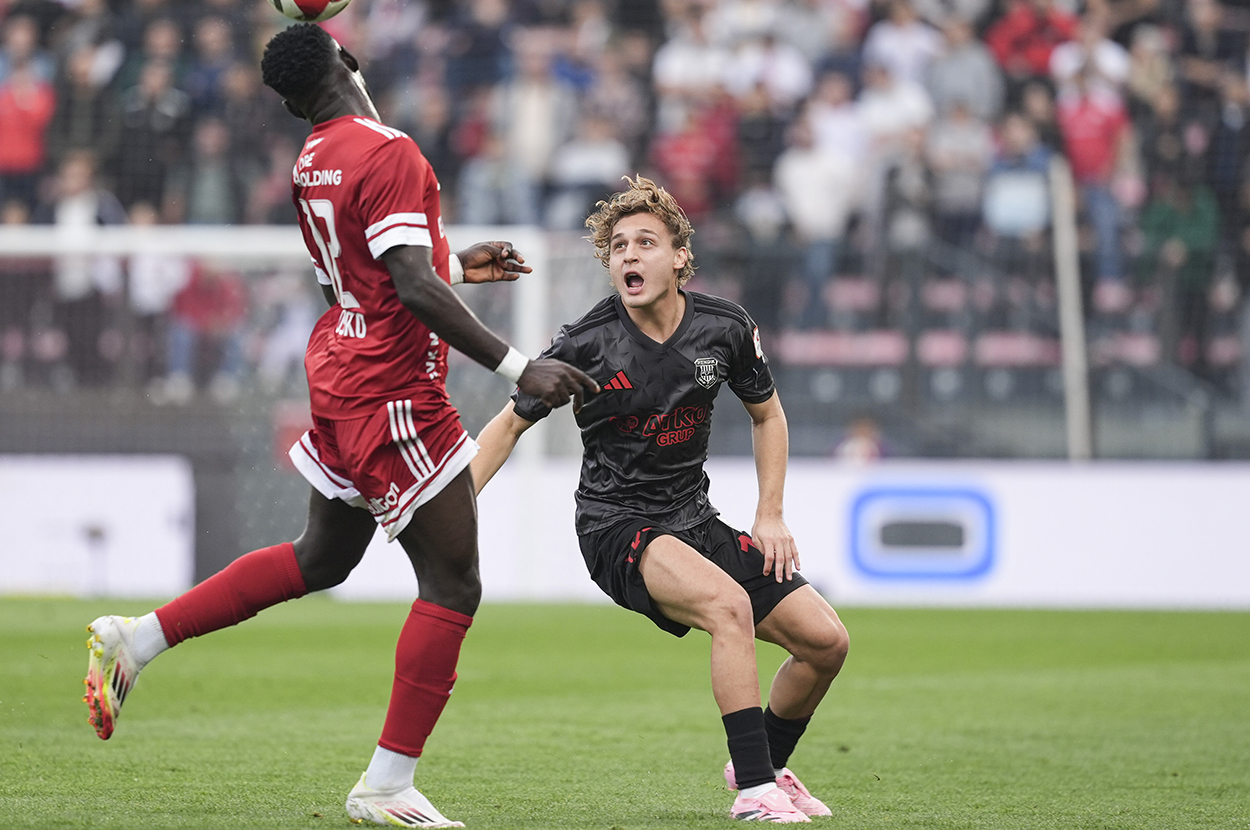 İsak Vural ve Yusuf Akçiçek'in yerine Hamza Akman