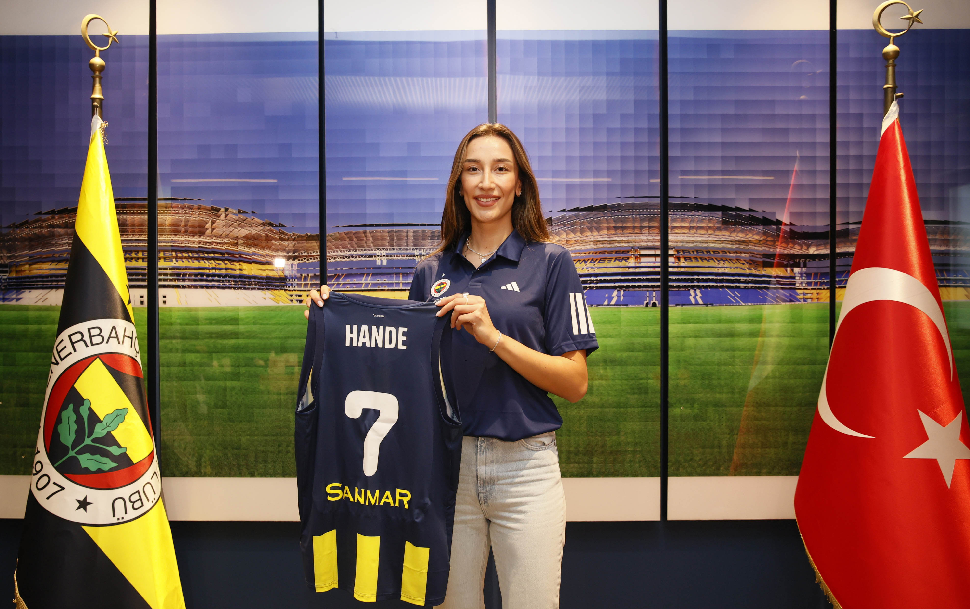 Hande Baladın resmi imzayı attı