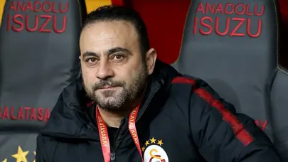 Hasan Şaş, Galatasaraylı oyuncuya sinirlendi: "Ne oldu? Menajerin mi oynuyor?" Hasan Şaş, Galatasaraylı oyuncuya sinirlendi: "Ne oldu? Menajerin mi oynuyor?"