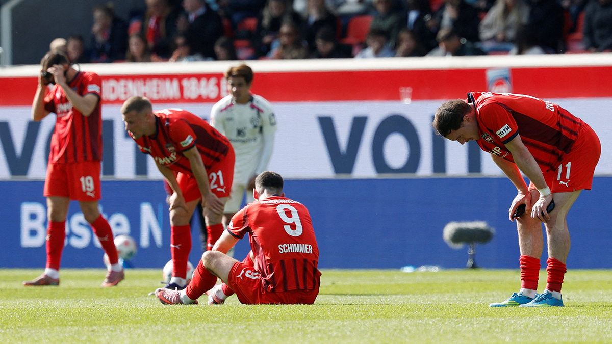 Bundesliga'da küme düşen takımlar belli oldu, şampiyon kupasını aldı