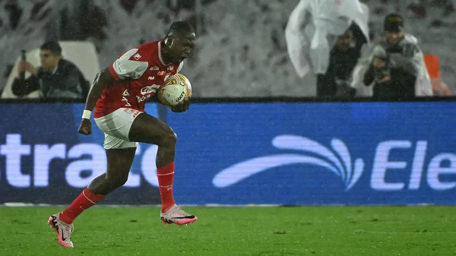 Sen ne yaptın Rodallega! Hıçkıra hıçkıra ağlayarak attığı gol sonrası ülkede kıyamet koptu - 5 Sen ne yaptın Rodallega! Hıçkıra hıçkıra ağlayarak attığı gol sonrası ülkede kıyamet koptu - 5