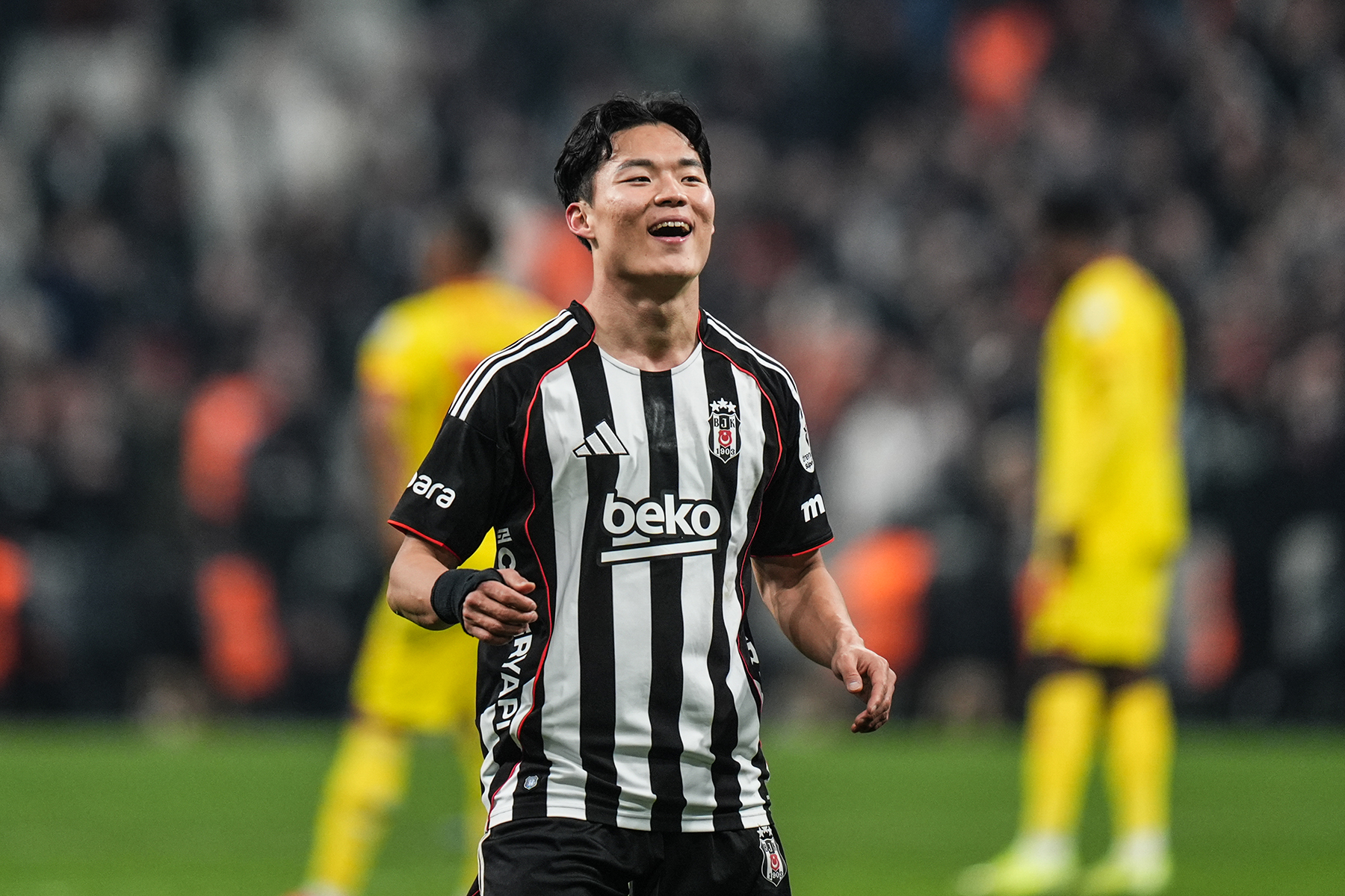 Beşiktaş'ta 'Ohhh' Çektiren Etkinlik: Taraftar Mağazayı Bastı, Saymanların Yüzü Güldü!