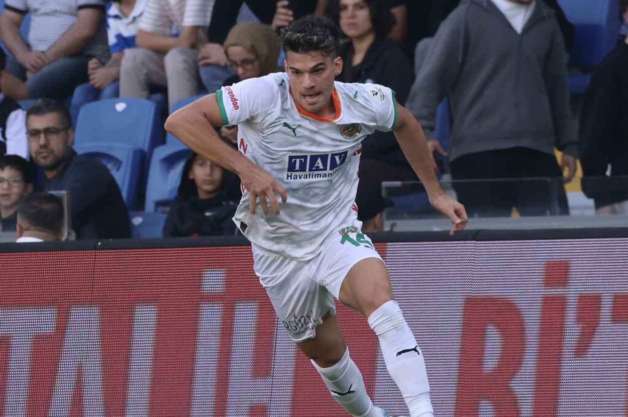 DNA Yalan Söylemez: Ianis Hagi'den 'Babamın Golü' Performansı!