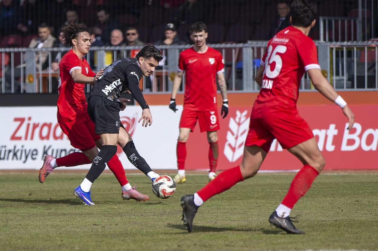 Alanyaspor, Hagi ve Mounie ile kupada farka koştu