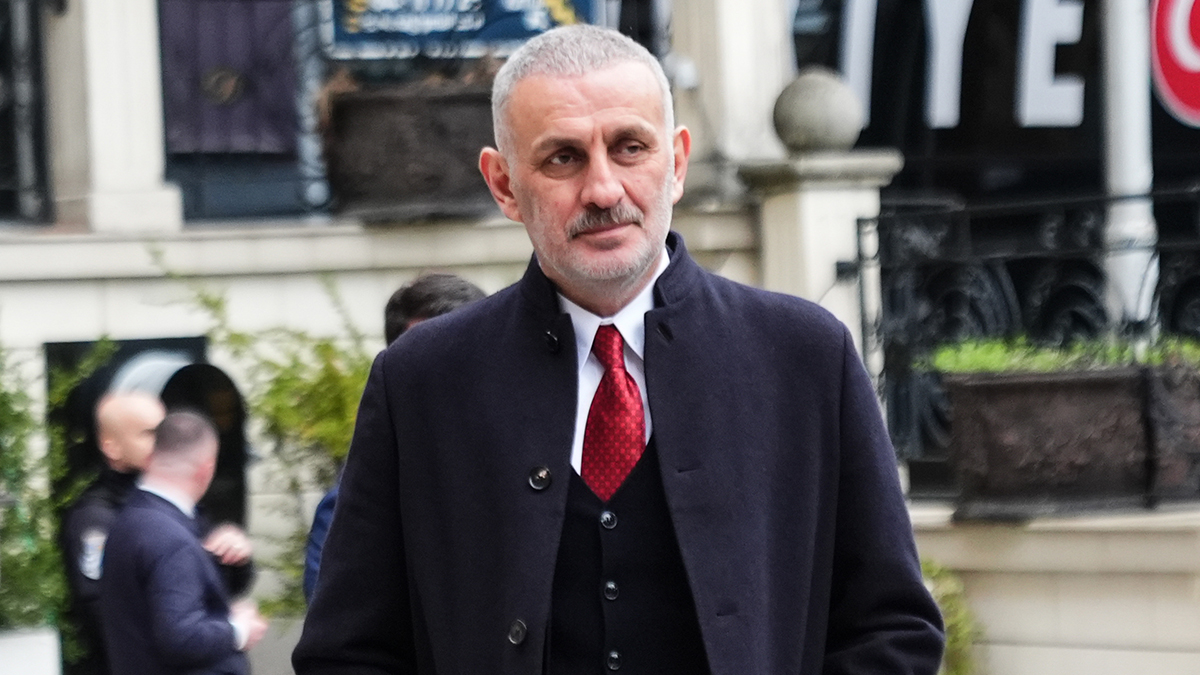 Hacıosmanoğlu'ndan Dünya Kupası şarkısı için sürpriz hamle! Ünlü sanatçı, Riva'ya gidiyor