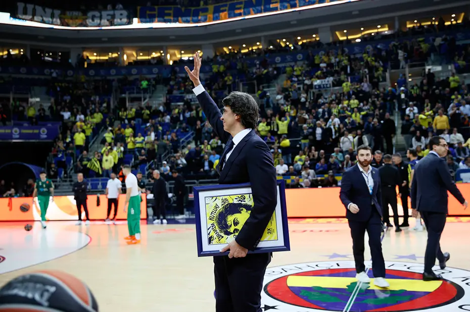 Fenerbahçe'den efsanesine büyük onur: İbrahim Kutluay, Ülker Spor ve Etkinlik Salonu'nda ölümsüzleştirildi - 3