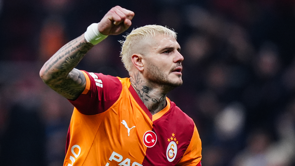 Konyaspor'a 2-0 mağlup olarak zirve yarışında yara alan Galatasaray'da Victor Osimhen'in kadroda olmaması ve Icardi'nin ilk yarının ardından oyundan çıkarılması kafalarda soru işareti bırakmıştı. Karşılaşma öncesi ve sonrası Galatasaray Teknik Direktörü Okan Buruk, 2 futbolcu için de açıklamalarda bulundu.