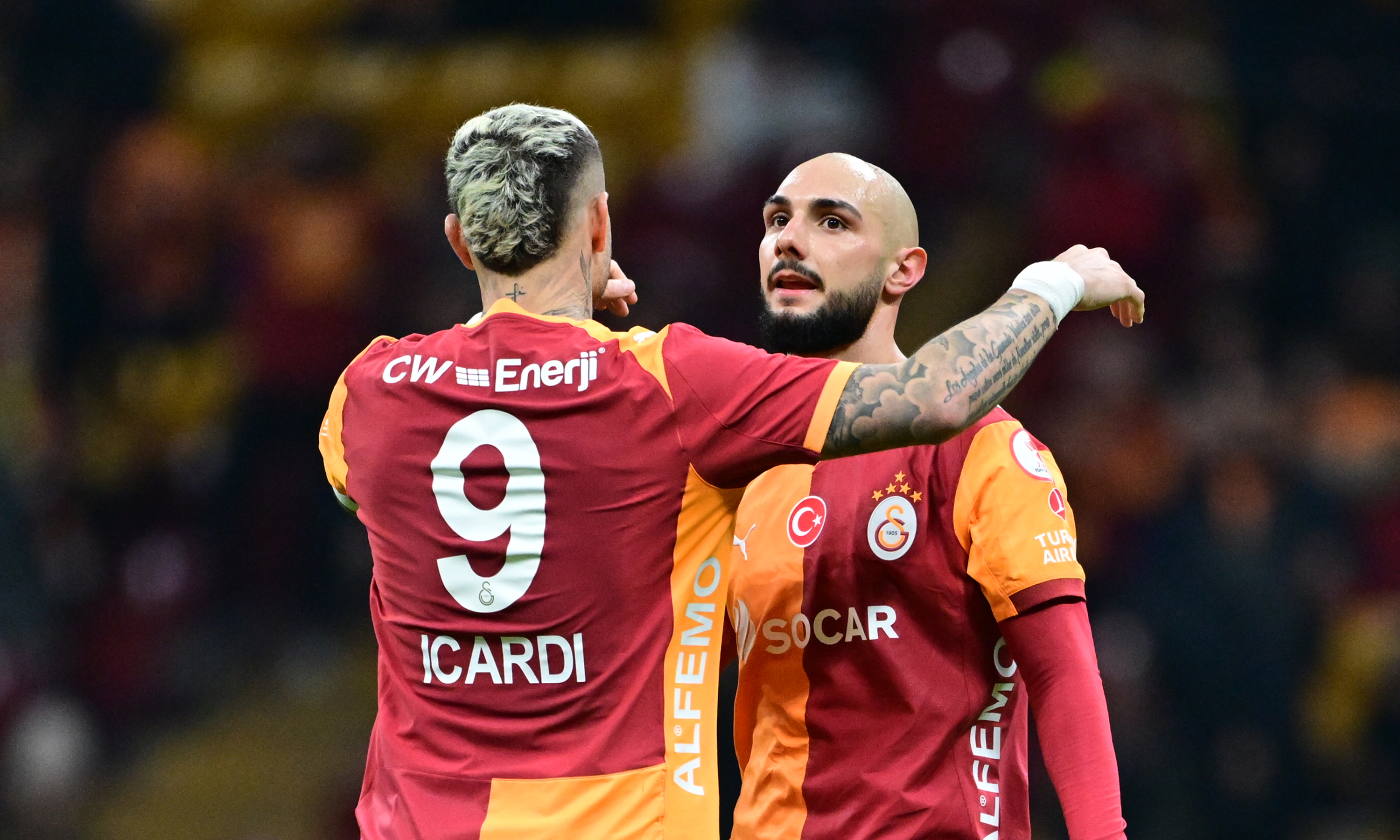Galatasaray - İstanbulspor maçında korkutan sakatlık: Ambulansla hastaneye kaldırıldı