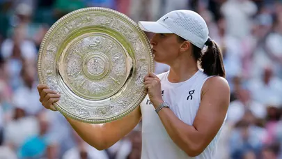 Iga Swiatek'ten tarihi performans: 57 dakikada gelen şampiyonluk