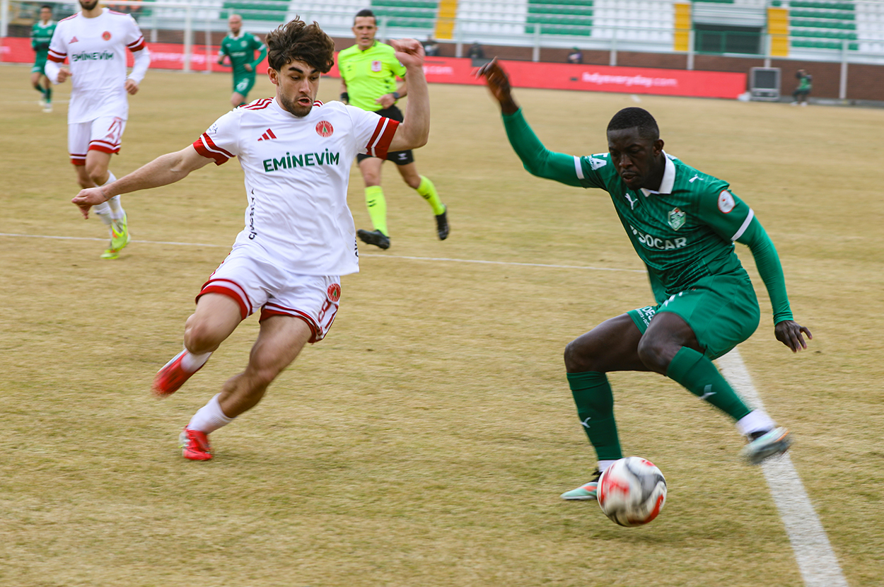  Iğdır FK - Ümraniyespor maçından kazanan çıkmadı