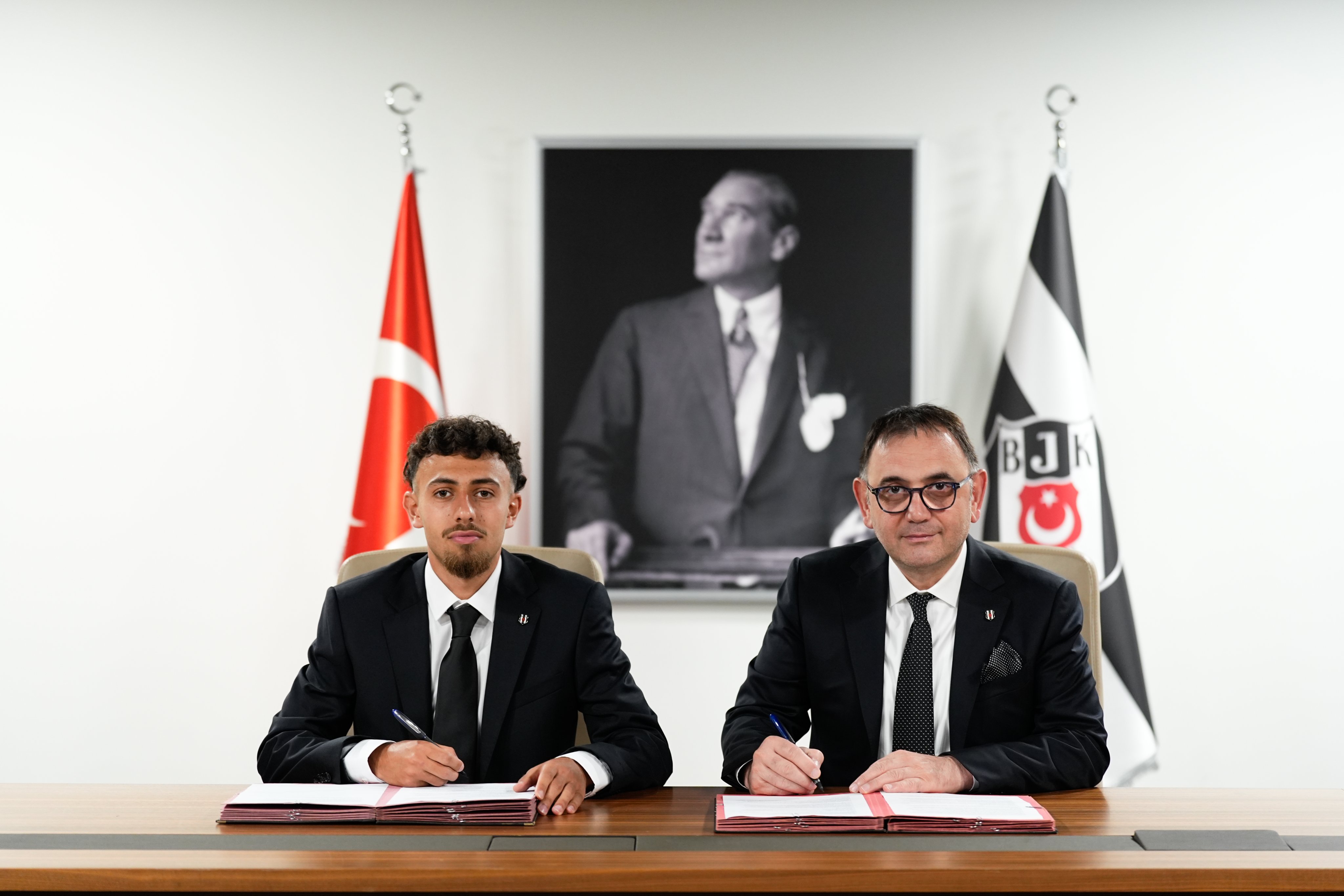 Beşiktaş'tan 'Kimdi Bu?' Dedirten Transfer: İlhan Fakılı 4 Yıllığına Kartal!