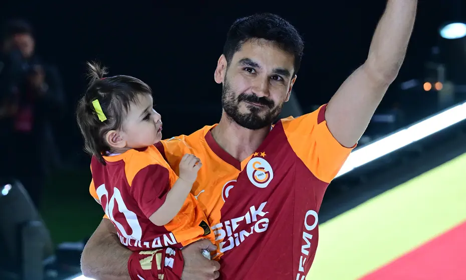 Şampiyon Galatasaray kupasına kavuştu: Dakika dakika şampiyonluk kutlaması - 35 Şampiyon Galatasaray kupasına kavuştu: Dakika dakika şampiyonluk kutlaması - 35