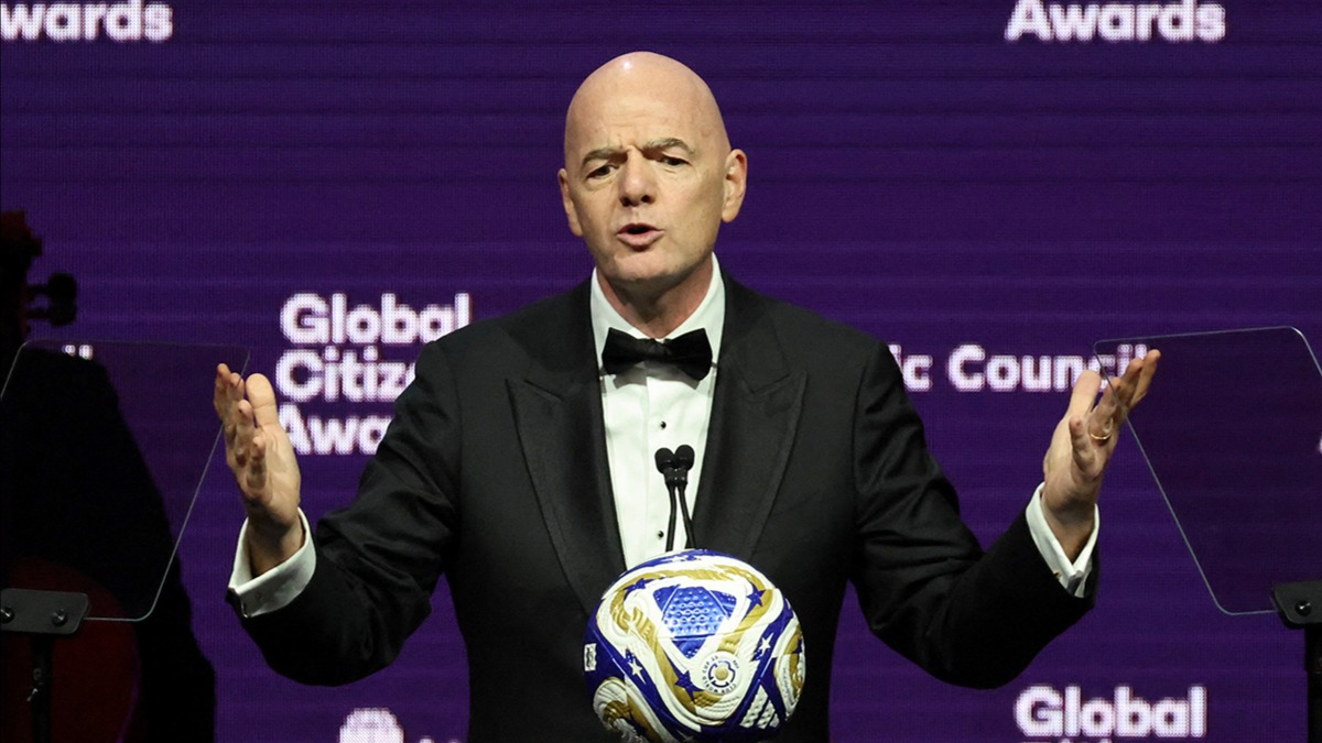 Gianni Infantino'dan İran'a "kadın taraftar" övgüsü