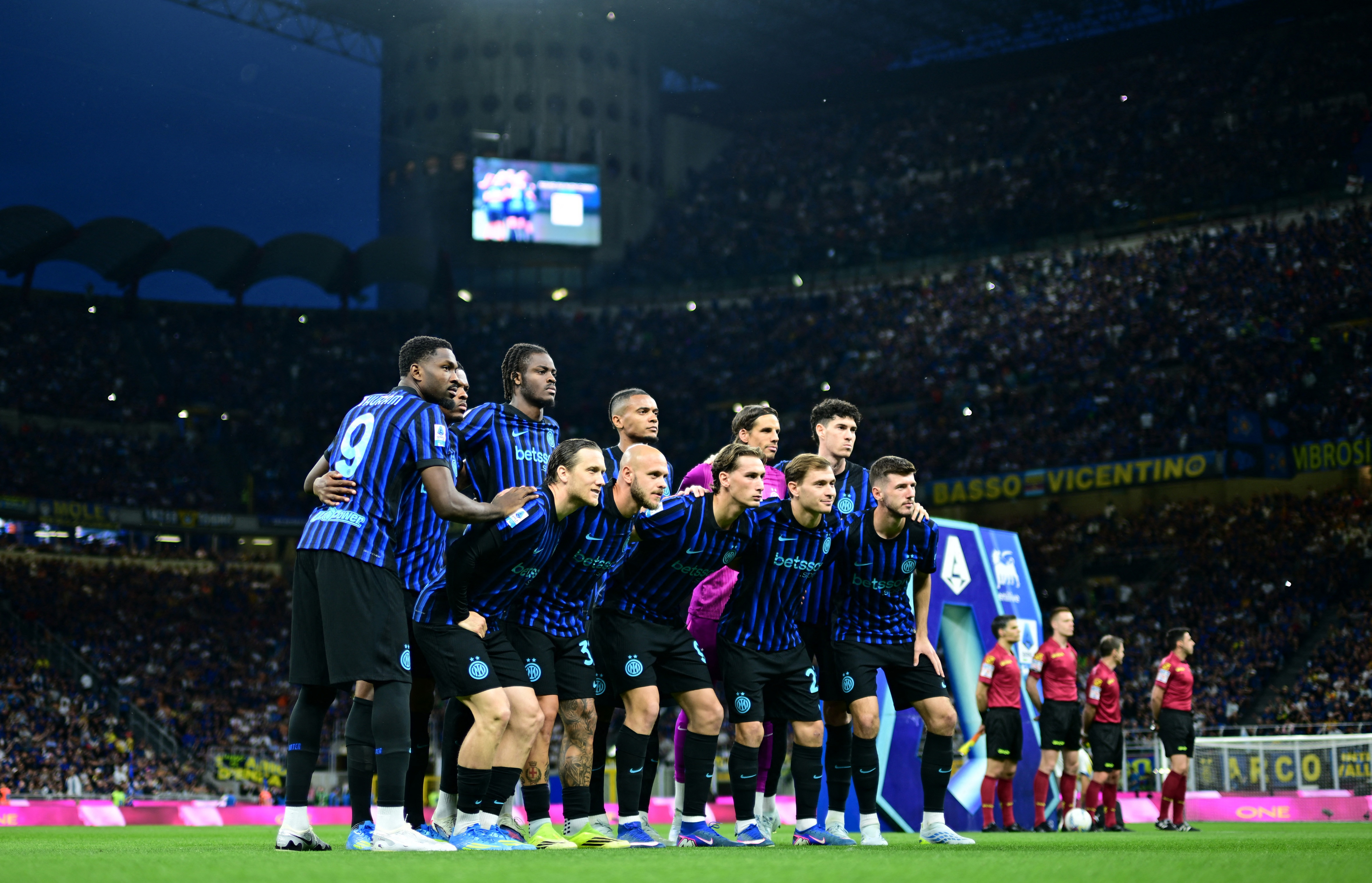 Serie A'da mutlu son: Hakan Çalhanoğlu'nun takımı Inter şampiyon
