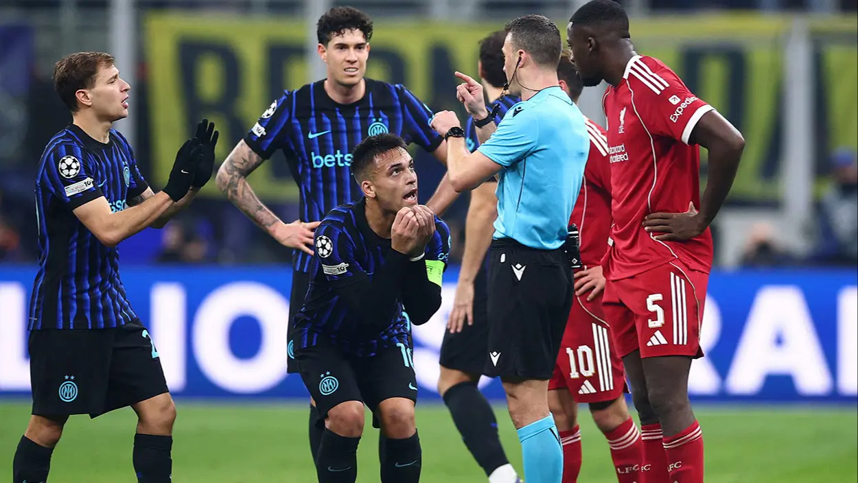 Hakan Çalhanoğlu'nun kabusu yaşadığı maçta olay karar! Şampiyonlar Ligi'nde hakemi yerin dibine soktular