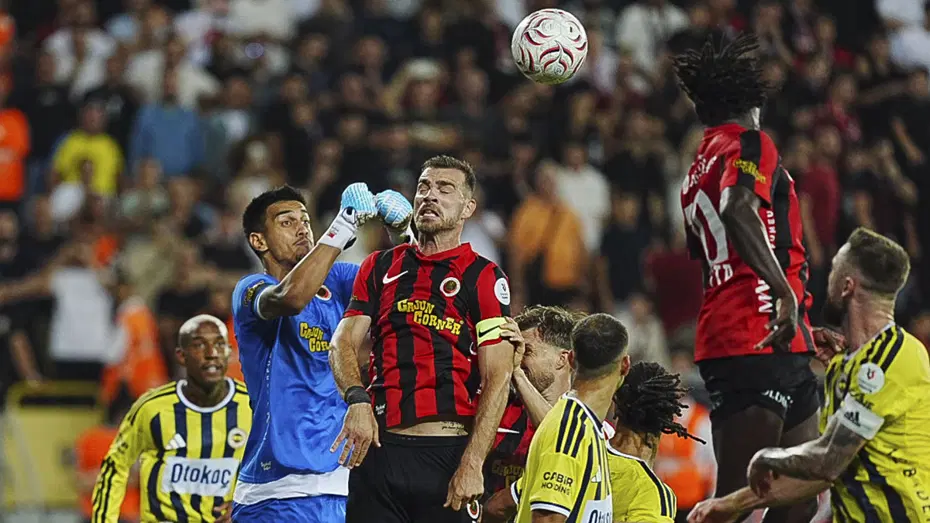 Fenerbahçe maçına damga vuran İrfan Can Eğribayat: "Takım arkadaşlarımı uyardım" - 3