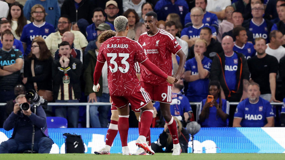 Liverpool, 10 dakikada fişi çekti: Ligde galibiyetle tanıştı