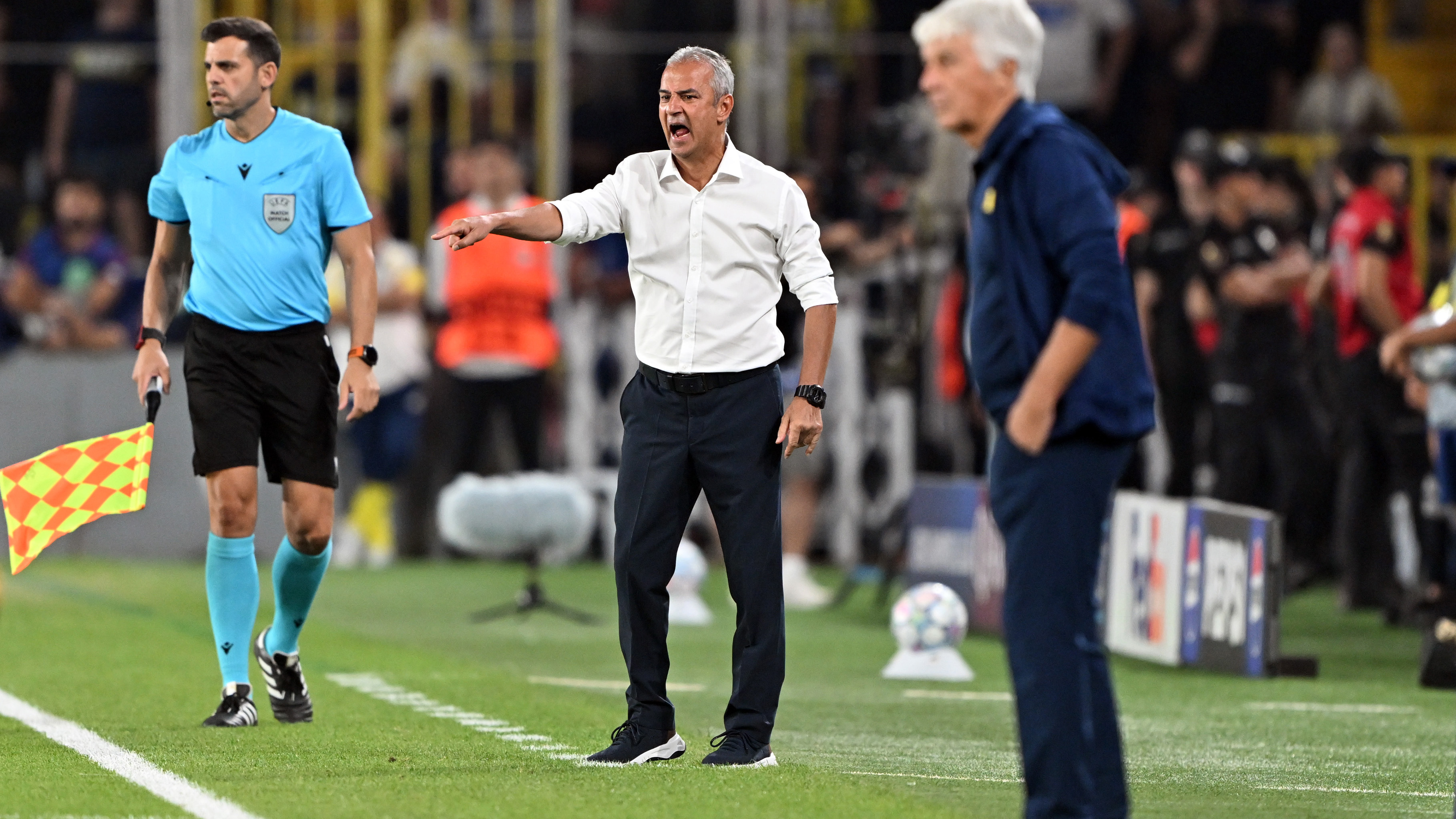 Fenerbahçe'den İsmail Kartal'a şişe atan taraftarla ilgili açıklama