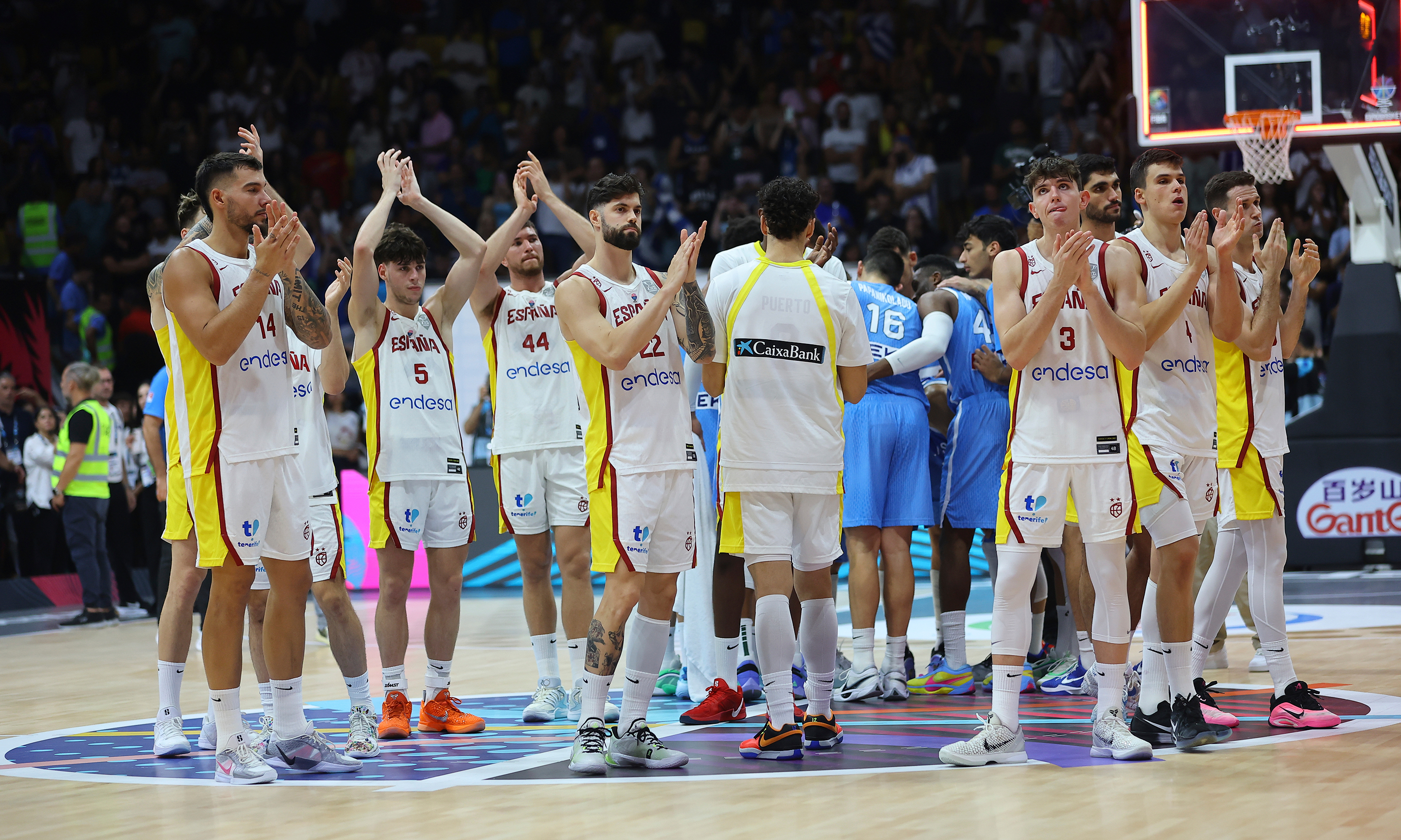 Son şampiyon İspanya gruplarda turnuvaya veda etti