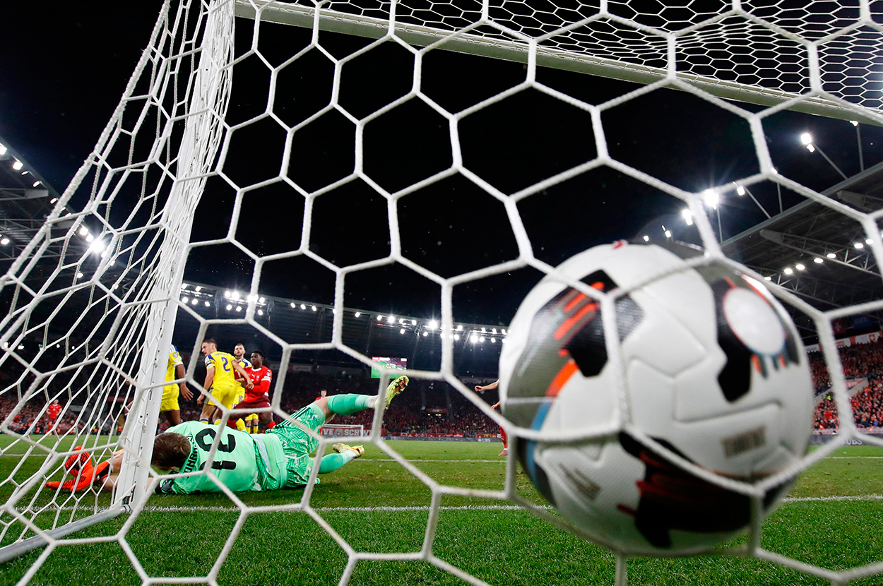 Dünya Kupası Elemeleri'nde hakem skandalı: "Tam bir soygun"