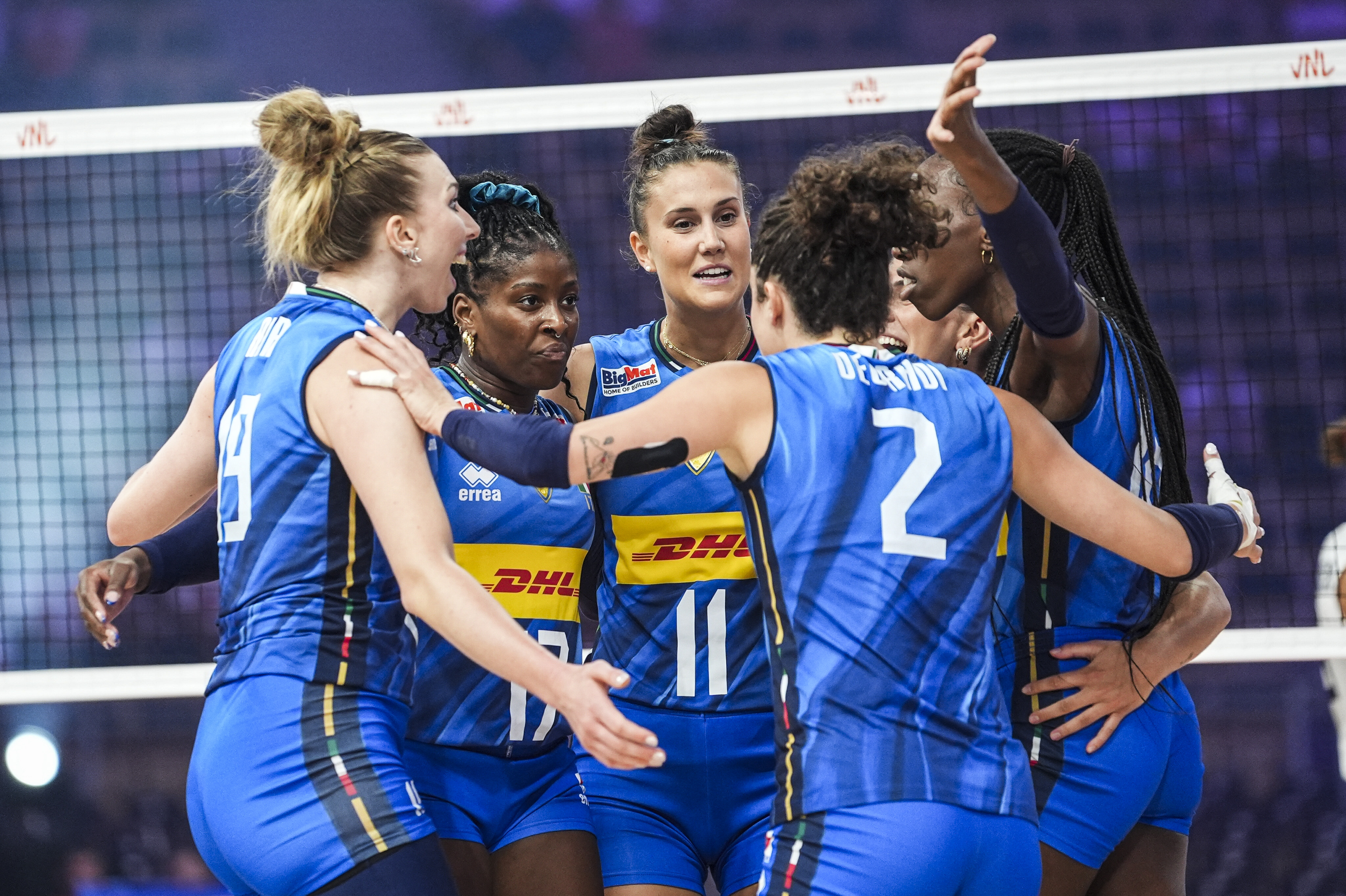 İtalya, ABD'ye set vermeden yarı finale yükseldi