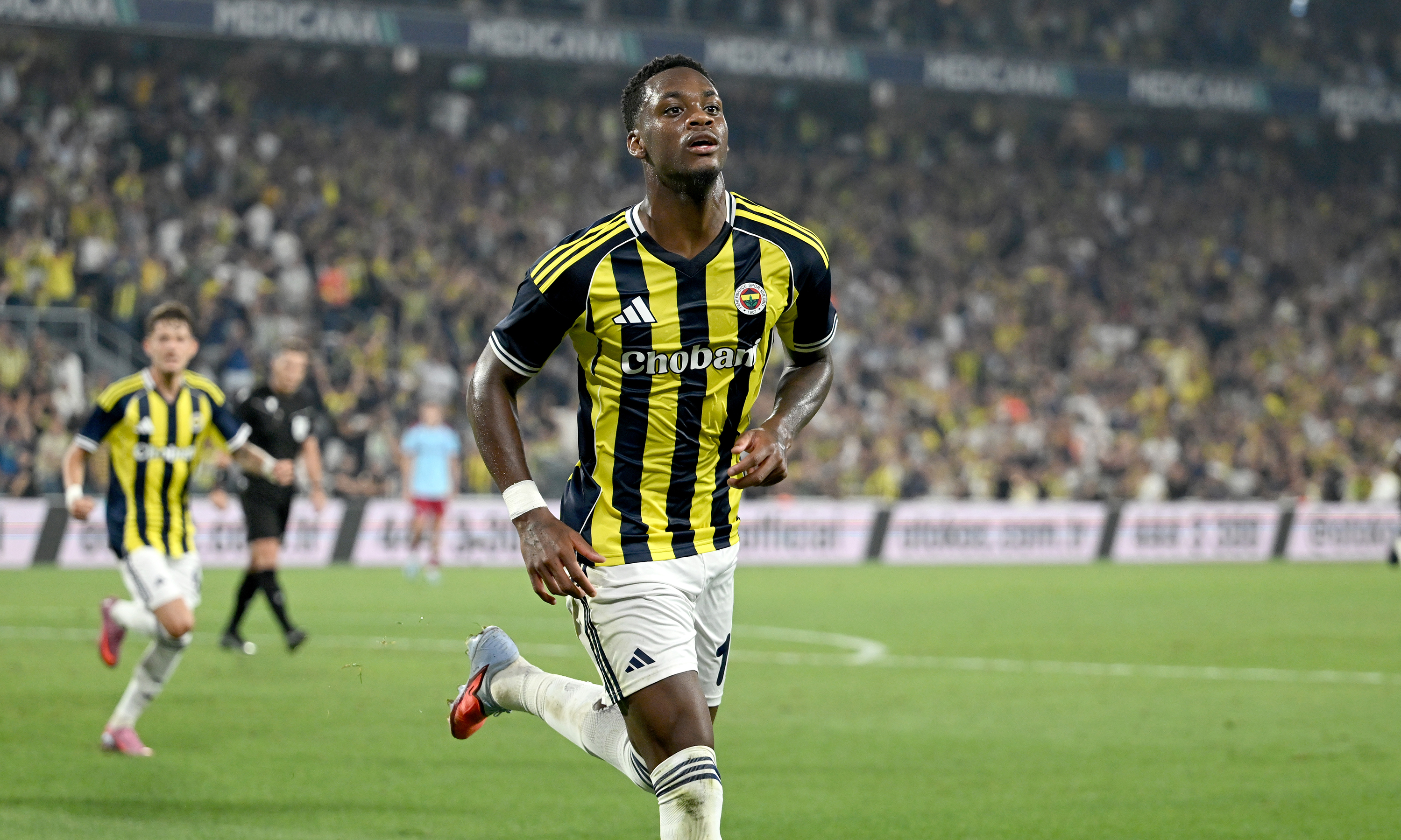 Jhon Duran'dan göndermeli paylaşım