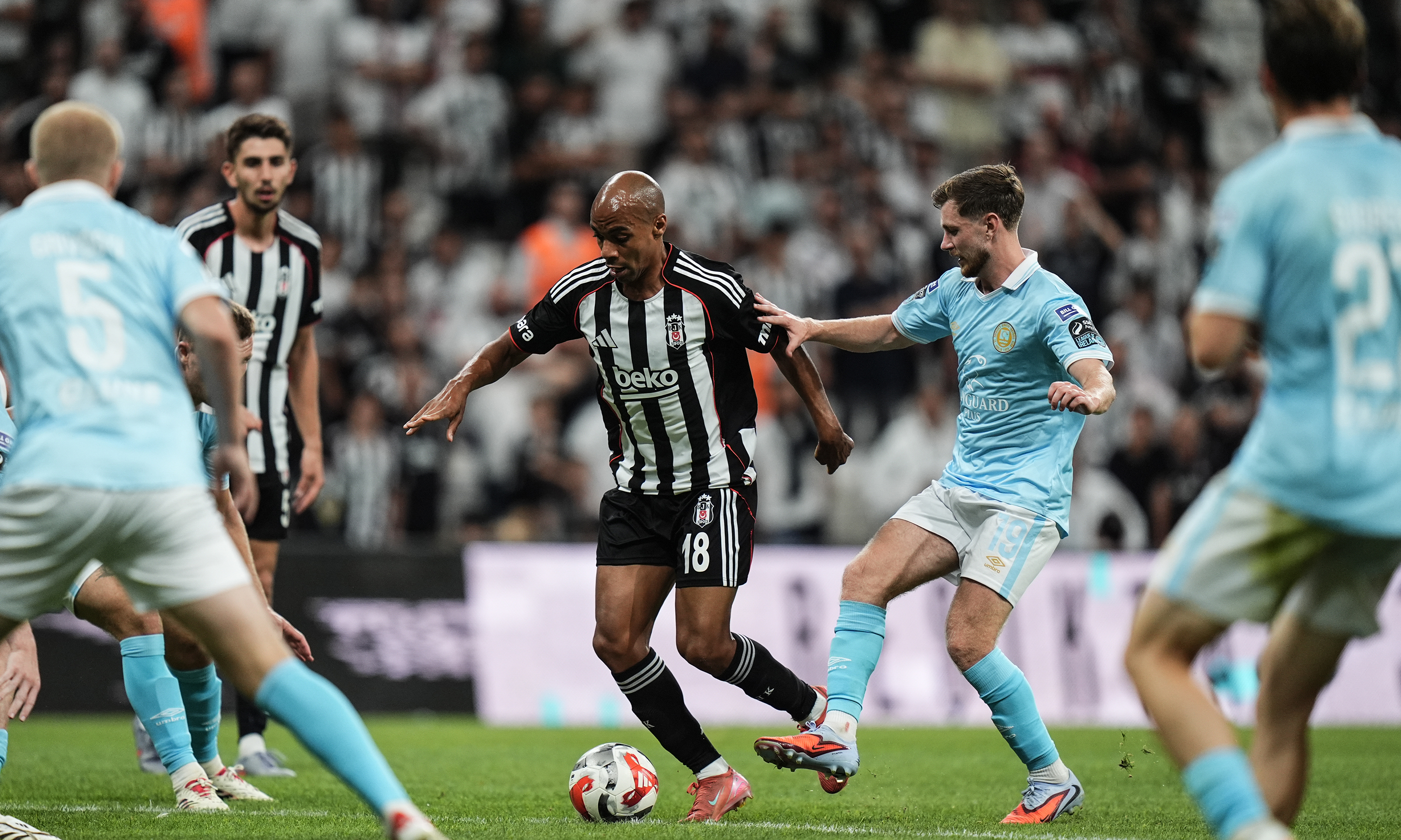 Beşiktaş'tan Joao Mario'ya Yunanistan Sürprizi: 'Deniz Manzaralı Kiralık!'